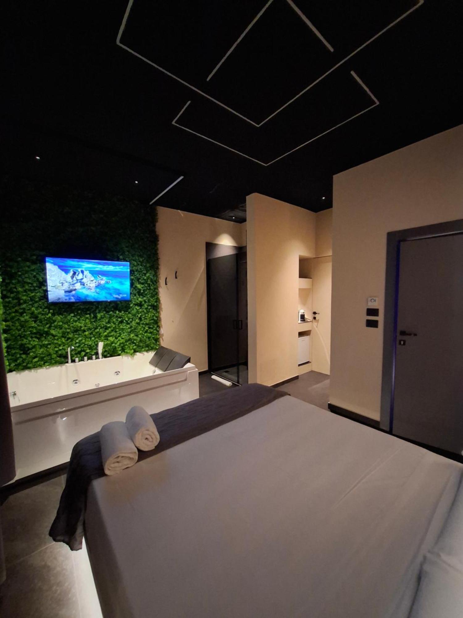 Dark & Light Rooms & Luxury Suites Catania Exterior photo